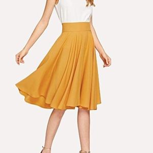 NWOT Mustard skirt